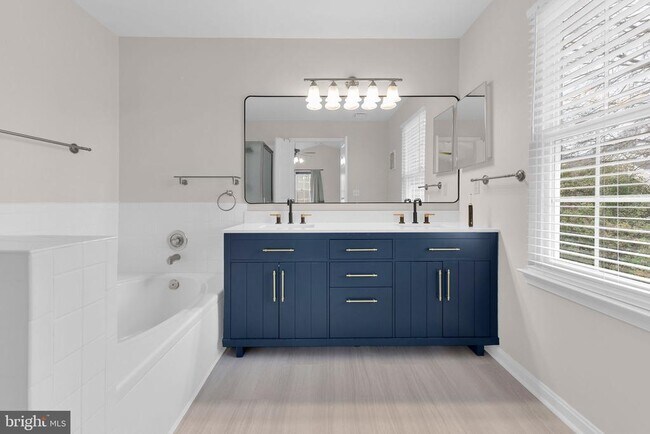 Building Photo - 15728 Beau Ridge Dr