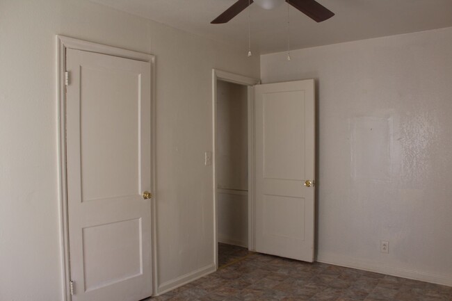 Building Photo - 5 Minutes from Tinker!!!