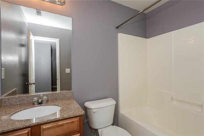 Building Photo - 2860 Ridgeview Dr