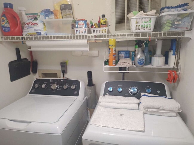 Building Photo - "$200 move in Special. Quite and Peaceful 2-Bed, 2-Bath Condo in Palm Harbor – 1070 Sq Ft."