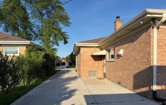 Building Photo - 4528 Grace St