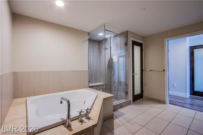 Building Photo - 8925 W Flamingo Rd