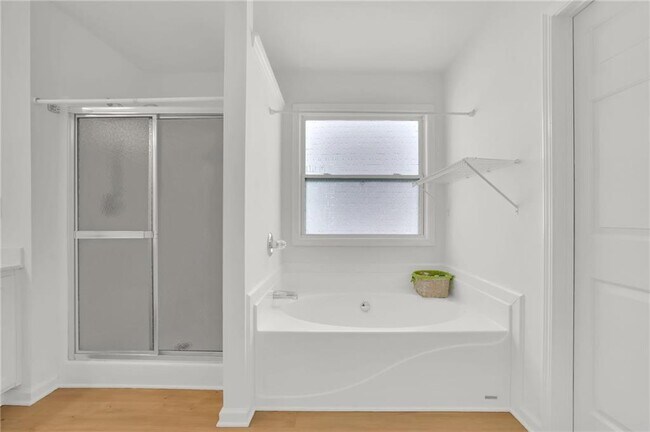 Building Photo - 3335 Briaroak Dr