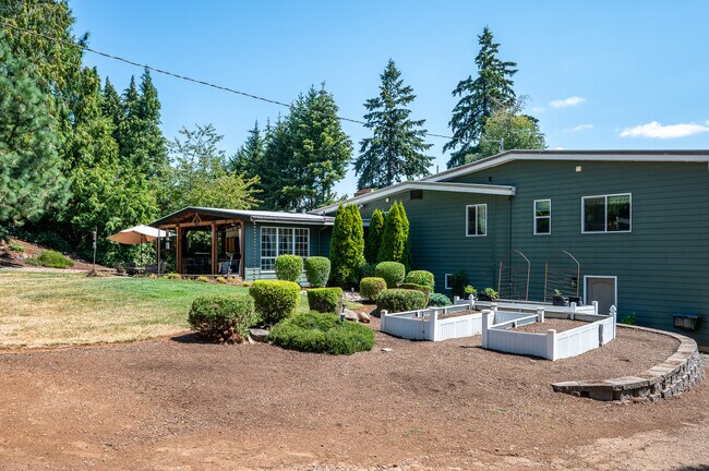 Building Photo - 5415 Sunnyside Rd SE