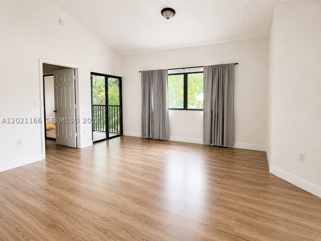 Building Photo - 2550 SW 18th Terrace