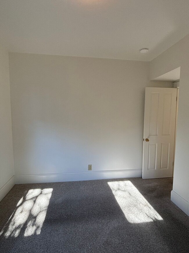 Building Photo - BRIGHT, SPACIOUS HOME IN PRIME SANTA CRUZ ...