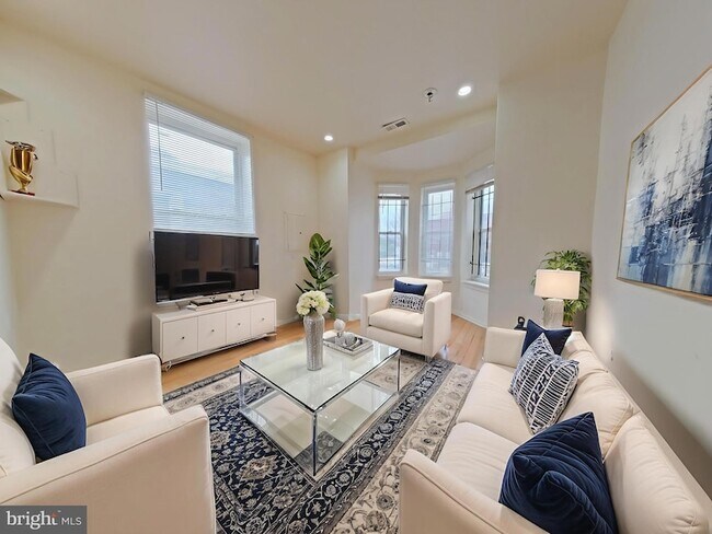 Building Photo - 1422 Willington St