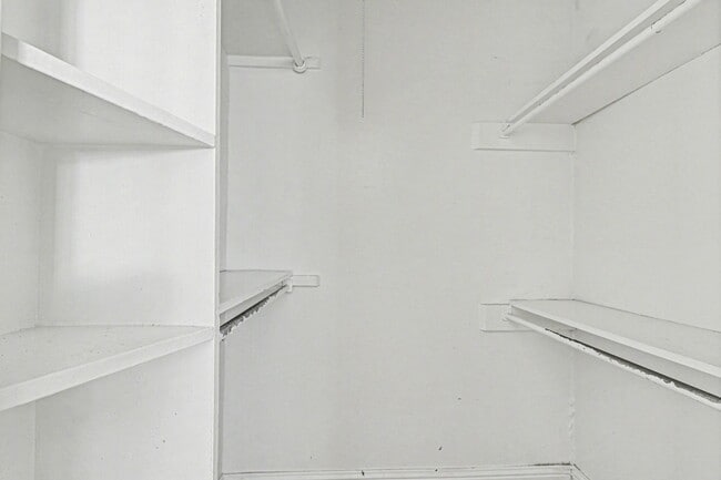 Building Photo - 5222 Fleetwood Oaks Ave