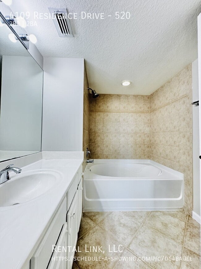 Building Photo - 4109 Residence Drive