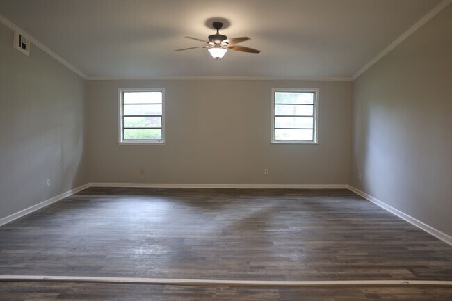 Building Photo - Single Family Residence