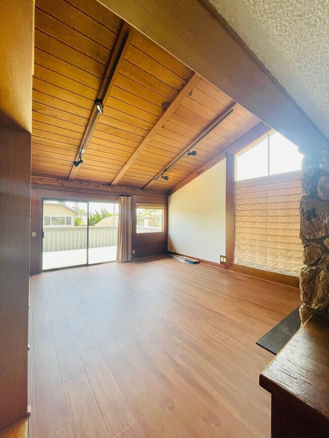 Building Photo - Coastal Living just step away from the BEACH~ Spacious - 3 story home with large living/dining ar...