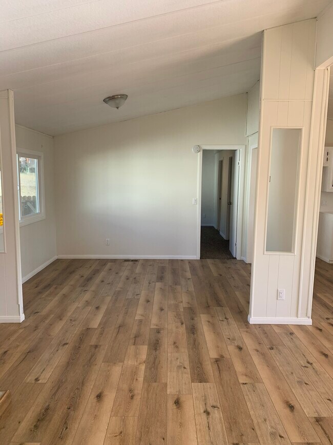 Building Photo - 523 Piute St