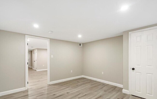 Building Photo - Luzerne