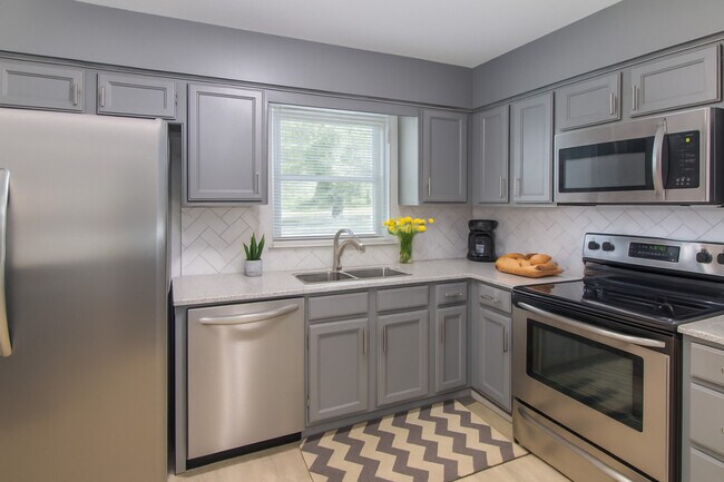 Building Photo - 8800 Nightingale Ln