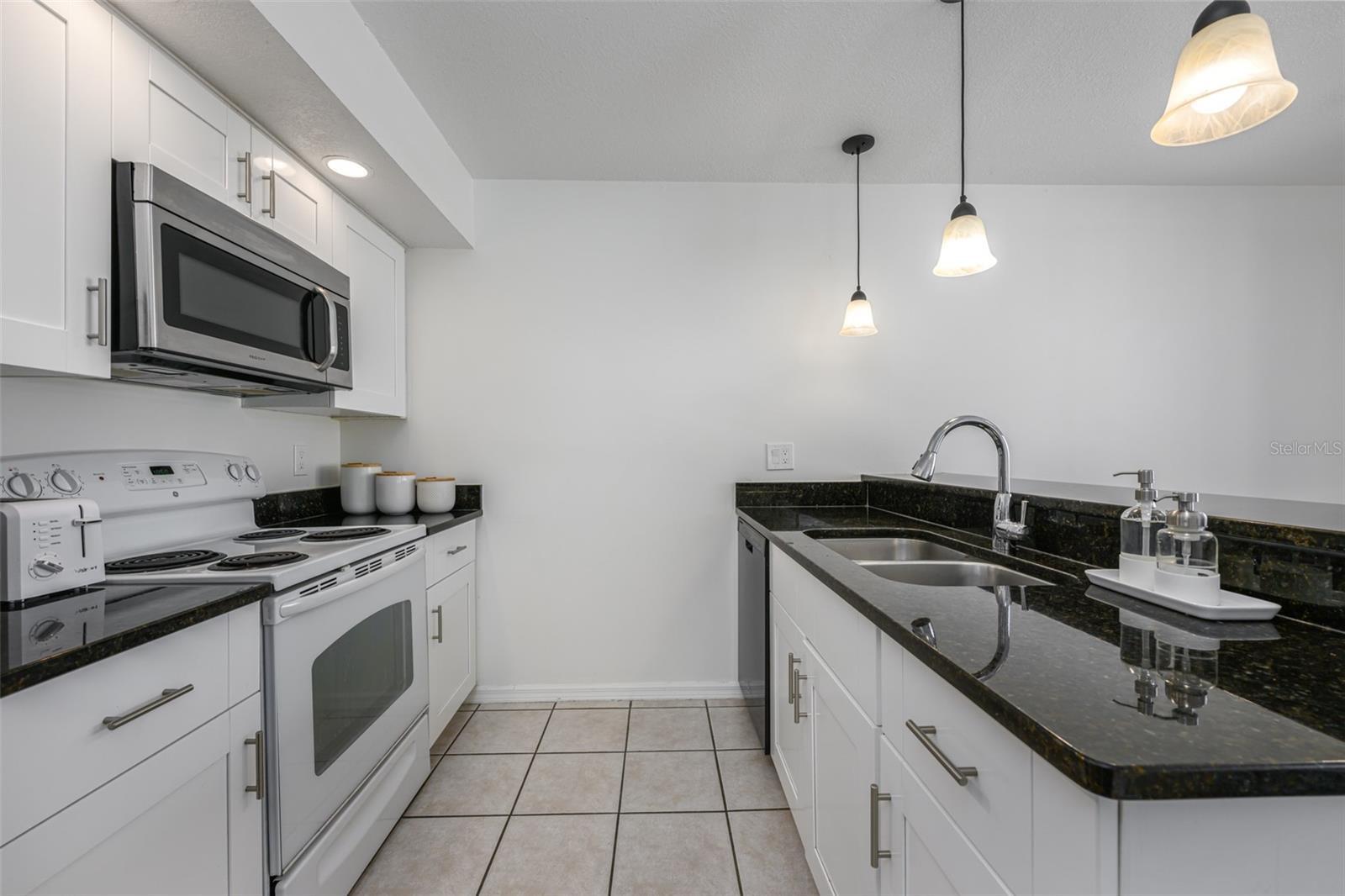 Building Photo - 2383 Sun Valley Cir