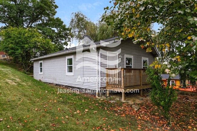 Building Photo - 800 Maple Ave