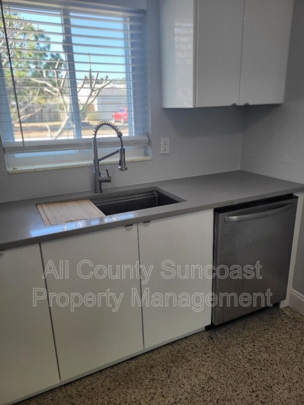 Building Photo - 2008 59th St S