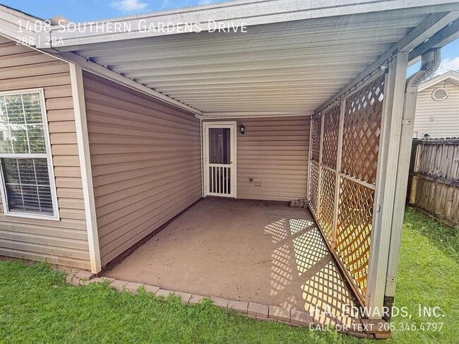 Building Photo - 1408 Southern Gardens Dr