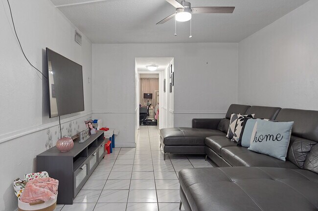 Building Photo - 6620 W 2nd Ct