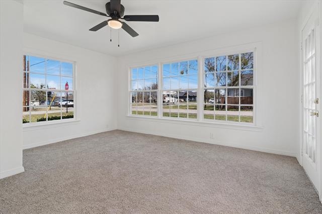 Building Photo - 602 W Pecan St