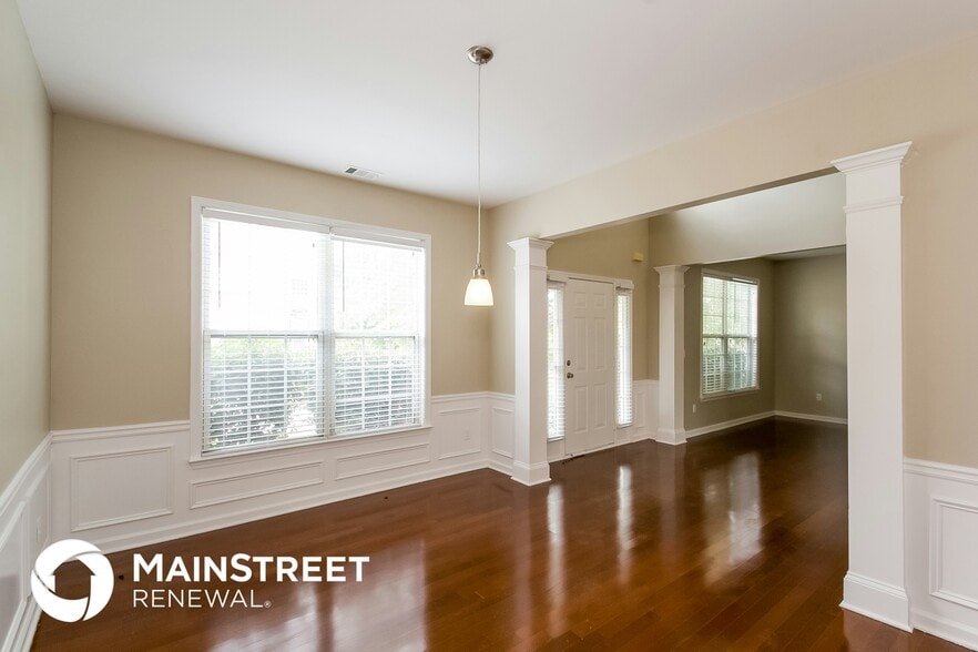 Building Photo - 3180 Elmendorf Dr NW