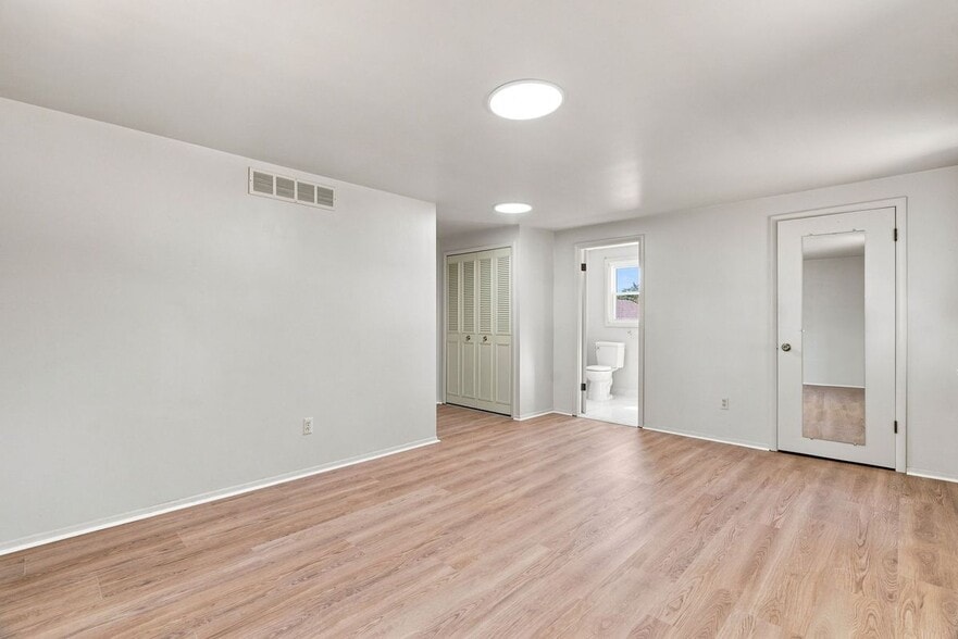 Building Photo - 4856 Danbury Dr