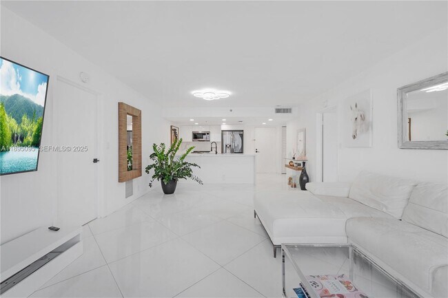 Building Photo - 7601 E Treasure Dr