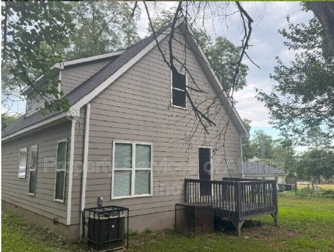 Building Photo - 1005 Liman Ave SE