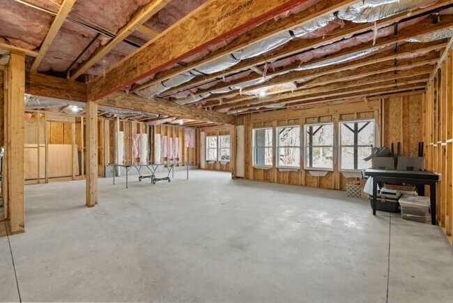 Building Photo - 568 Versailles Dr