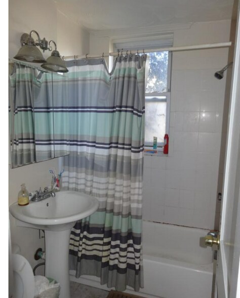 Building Photo - 45 Ashford St