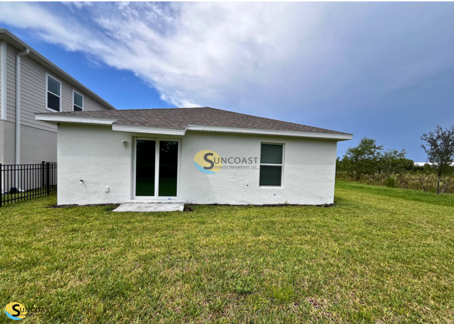 Building Photo - Stunning New Construction Home in Fort Myers