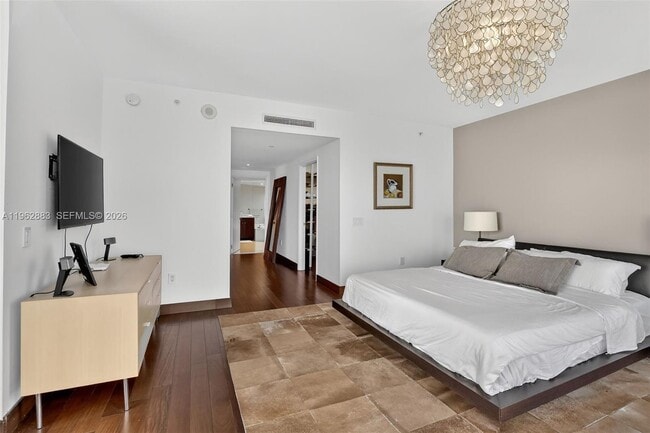 Building Photo - 6000 Island Blvd