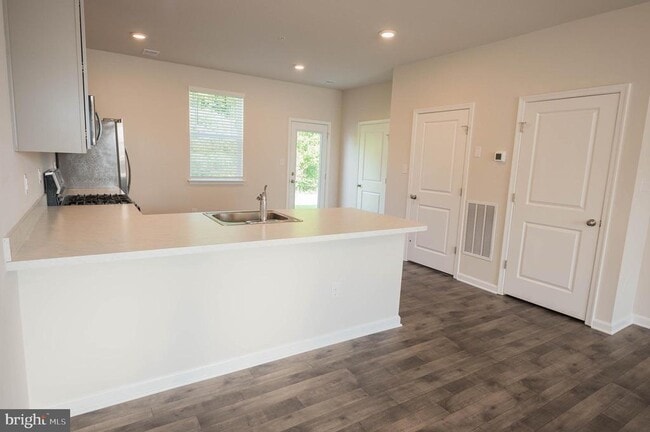 Building Photo - 417 Creekbed Cir