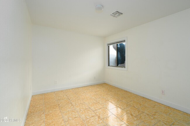 Building Photo - 11825 W Edgemont Ave