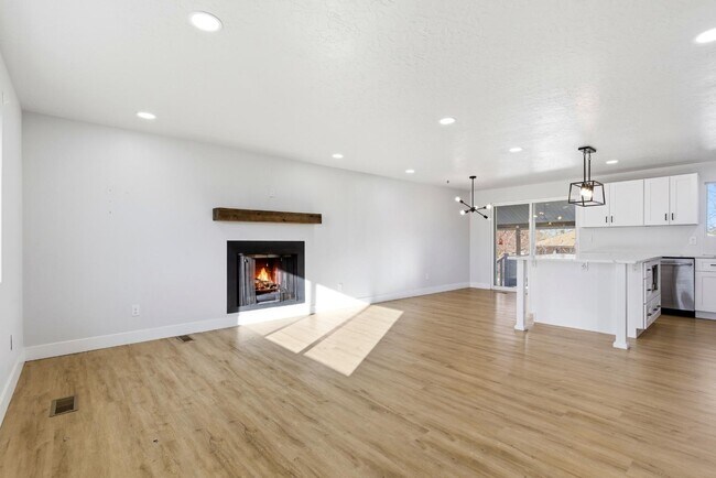 Building Photo - 5210 Woodledge Ave