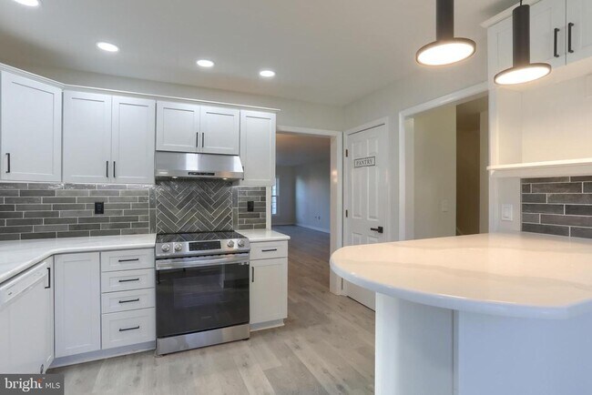 Building Photo - 2065 Raleigh Rd