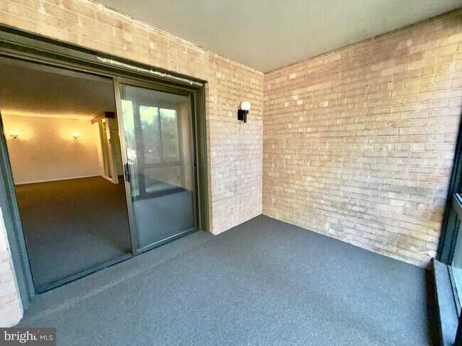 Building Photo - 500 N Lemon St