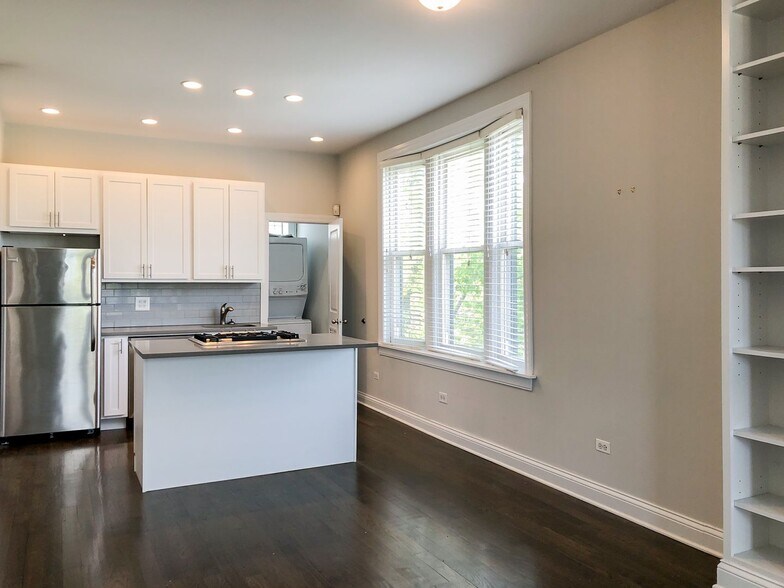 Building Photo - 3856 N Southport Ave