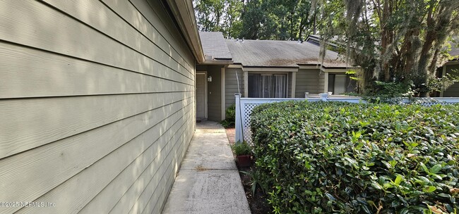 Building Photo - 7610 Baymeadows Cir W
