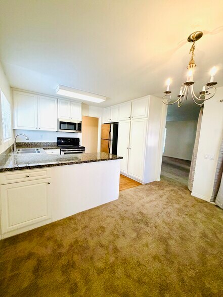 Building Photo - 17075 W Bernardo Dr