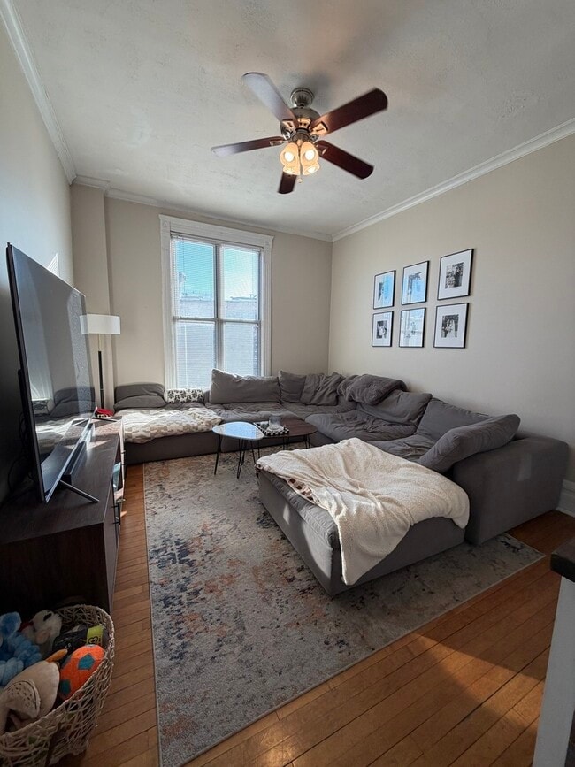 Building Photo - 3730 N Sheffield Ave