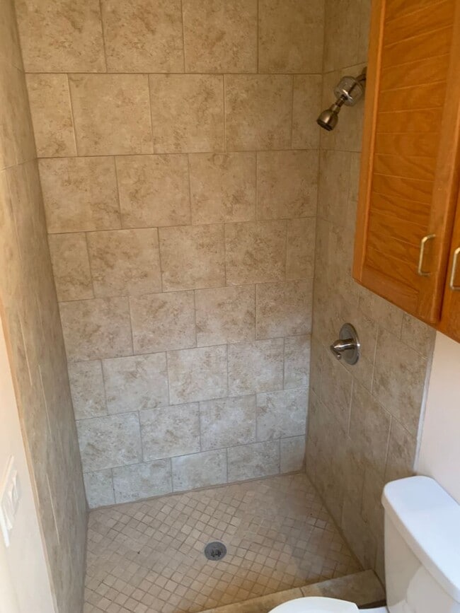 Building Photo - Single Family Home Close to UNM and Knob Hill