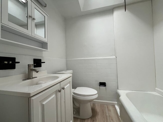Building Photo - 3 Bedroom In Drexel Hill