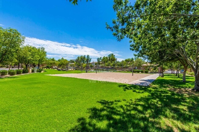 Building Photo - 1384 S Sabino Dr