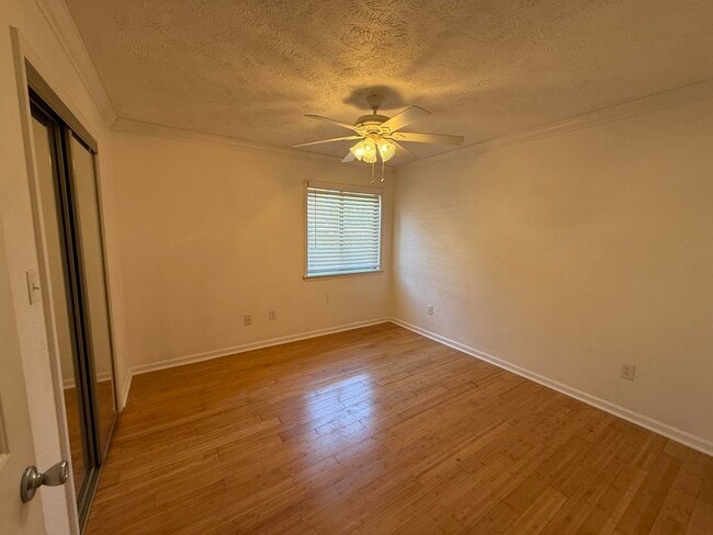 Building Photo - 407 76th Ave N