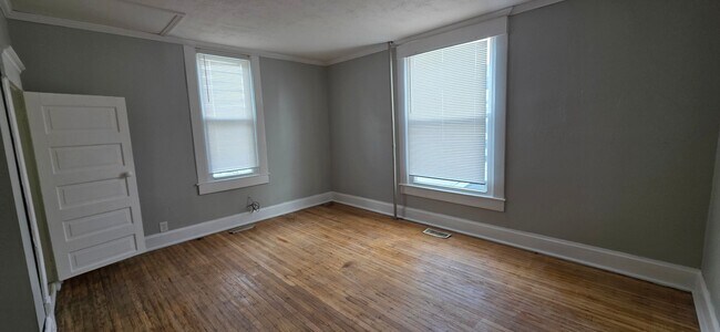 Building Photo - 223 E 11th St