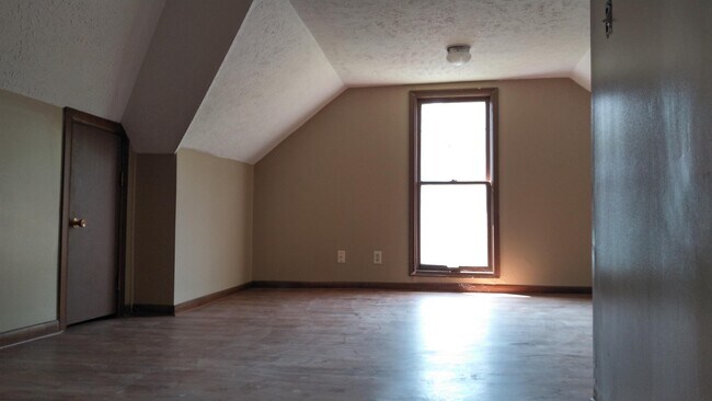 Building Photo - 2048 N D St