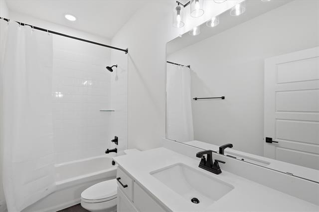 Building Photo - 320 Telico Ct