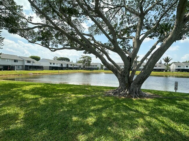 Building Photo - 2404 Seaside Dr