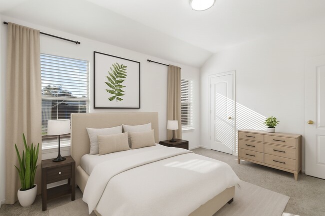 Building Photo - 3326 Lakeway Ln